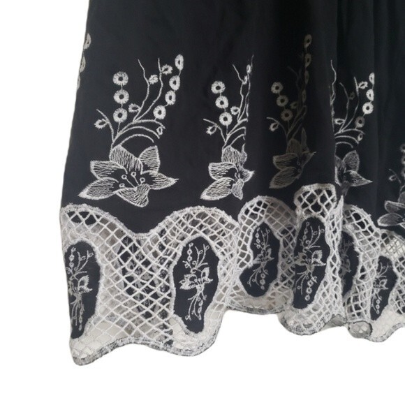 BCBGMaxAzria Black & White Embroidered Top - Picture 9 of 16